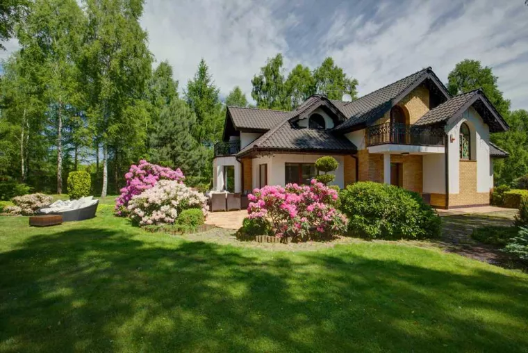 Se faire aider par un indépendant pour vendre une maison de campagne de 200m² avec jardin indépendant et garage souterrain, Langres, Patrick Guémi